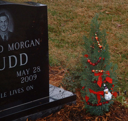Post image for Christmas Decorating at the Cemetery